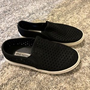 Steve Madden size 7.5 black slip ons